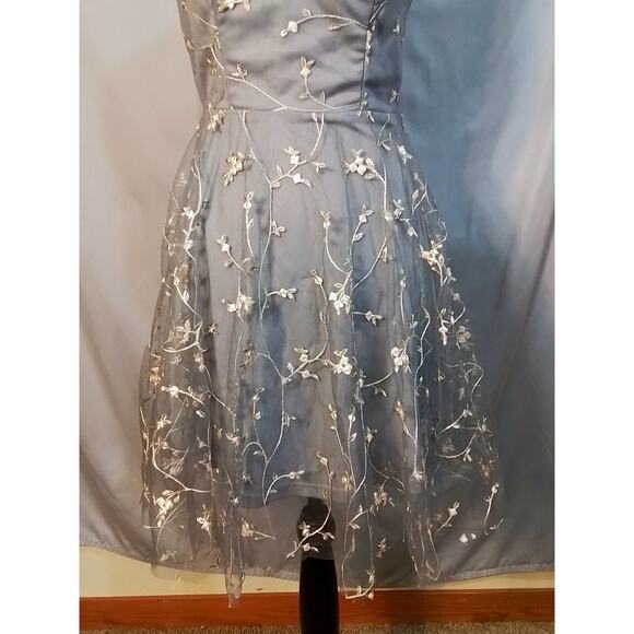 Mgiacy blue mini dress, with lace floral overlay - Picture 2 of 7